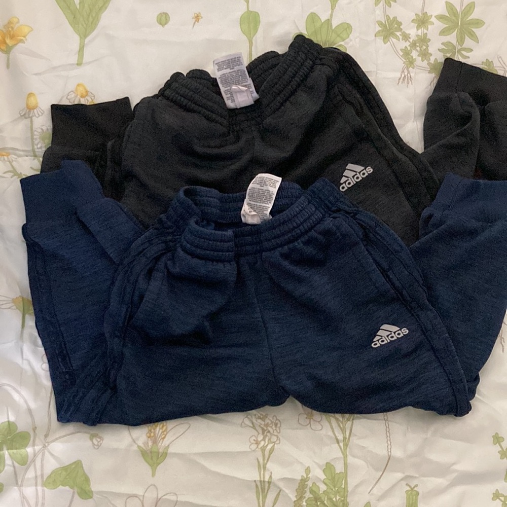 Used Adidas unisex sweatpants size 4T